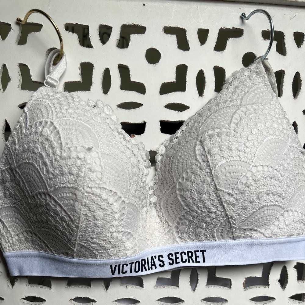 Women’s Victoria’s Secret White Lace Lined No Wire Bra Size 34C